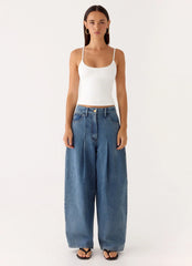 Zayn Pleated Jeans - Light Wash Blue