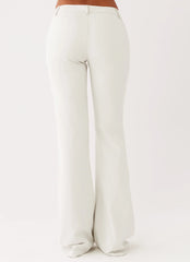 Cyra Low Rise Slim Fit Pants - Ivory